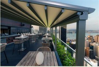 Pergola ar noņemamu jumtu